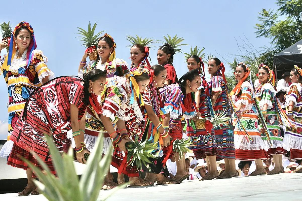 Huipil Flor De Piña: Baile Folclórico Representativo De Oaxaca | TeleFlor